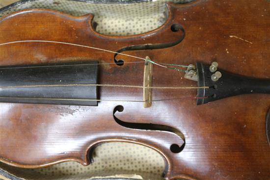 A Nicolas Amontc labelled violin